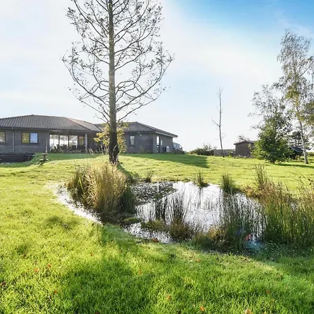 Dom wakacyjny Four-bedroom In *