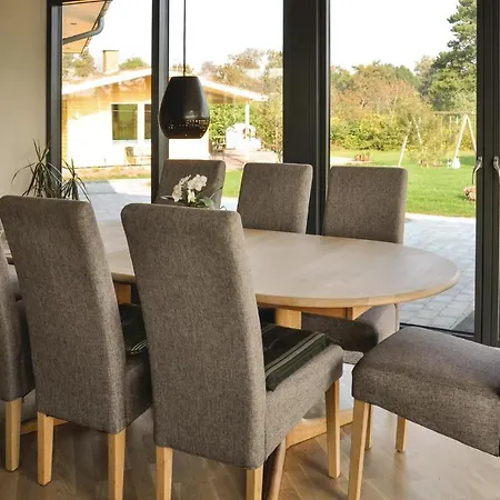 Four-bedroom In Dom wakacyjny *