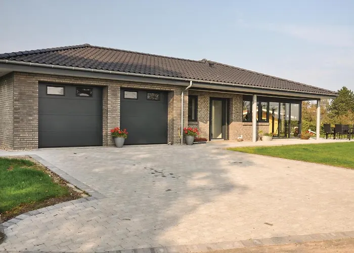 Four-bedroom In Casa vacanze *